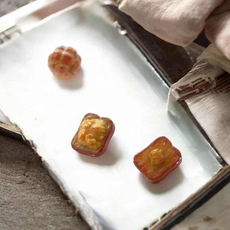 炒蛋多士 HK Collection - 耳环/耳夹 - 其他金属 卡其色