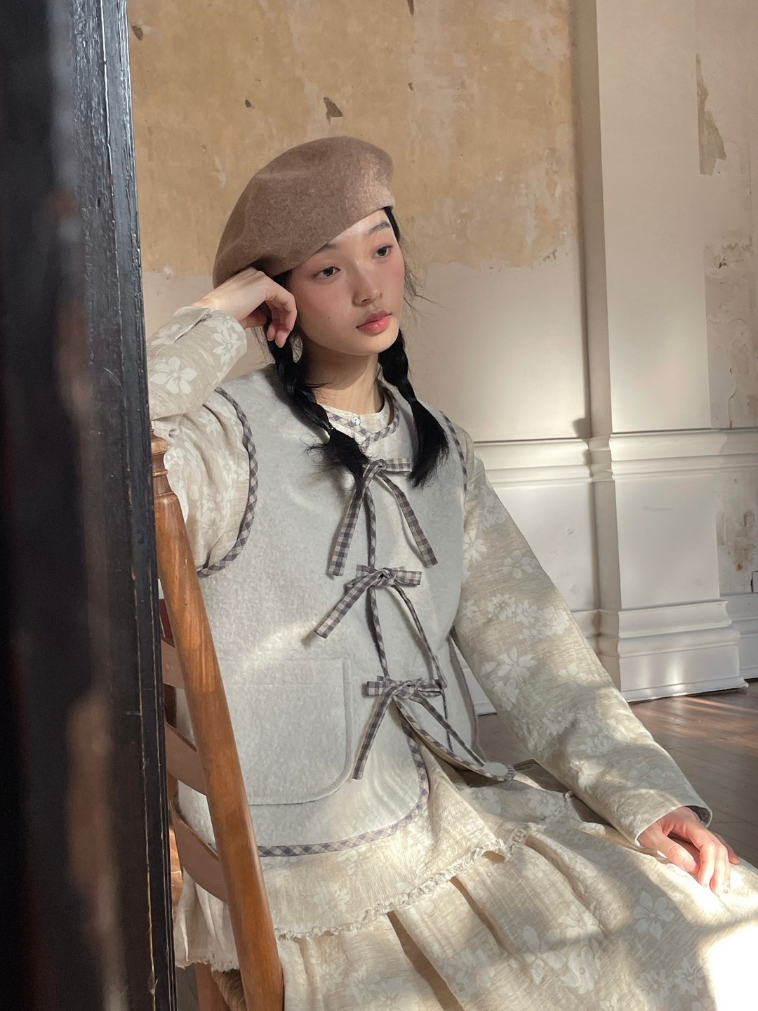 圈圈羊卷毛 雾灰色 包边蝴蝶结背心马甲 - 女装背心 - 羊毛 灰色