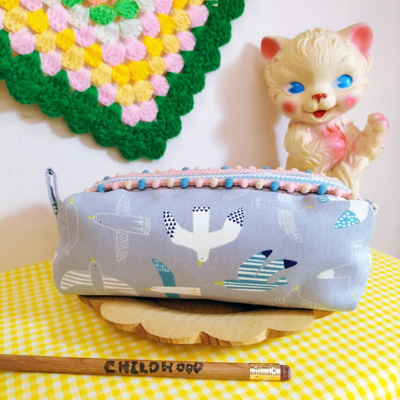 北欧风小海鸥 胖胖包 化妆包 收纳包 笔袋 - 化妆包/杂物包 - 棉．麻 