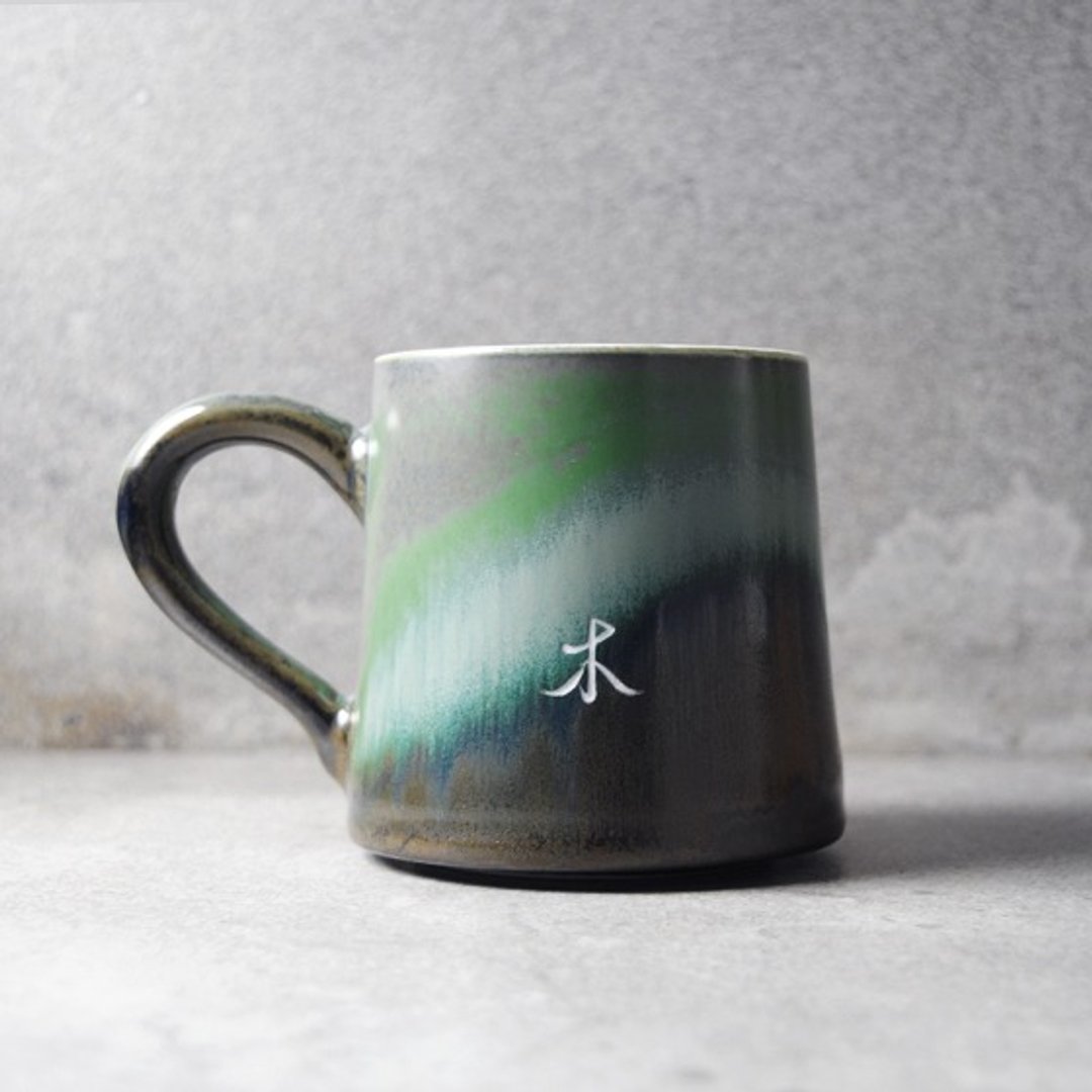 300cc【文青手工陶杯】一杯山水 有好山有好水 现代手作高温窑变釉陶瓷 茶杯 手工马克杯雕刻 - 咖啡杯/马克杯 - 玻璃 绿色