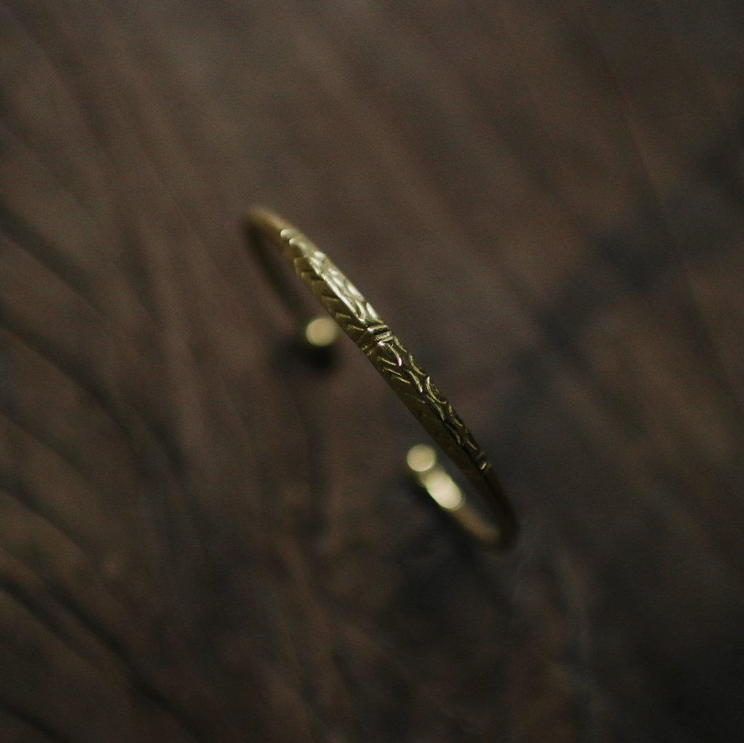 CAO 黄铜刻纹手环 - 手链/手环 - 铜/黄铜 金色