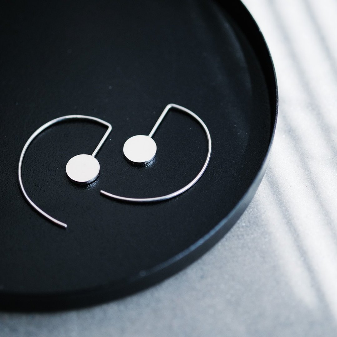 Round hook earrings Silver 925 - 耳环/耳夹 - 其他金属 灰色