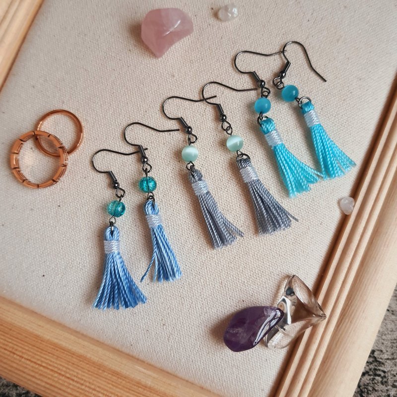 E048-手工编织小流苏耳环 - 耳环/耳夹 - 尼龙 多色