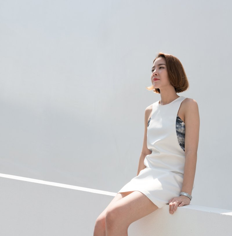 White V Cut Dress (Size L) - 洋装/连衣裙 - 其他材质 白色