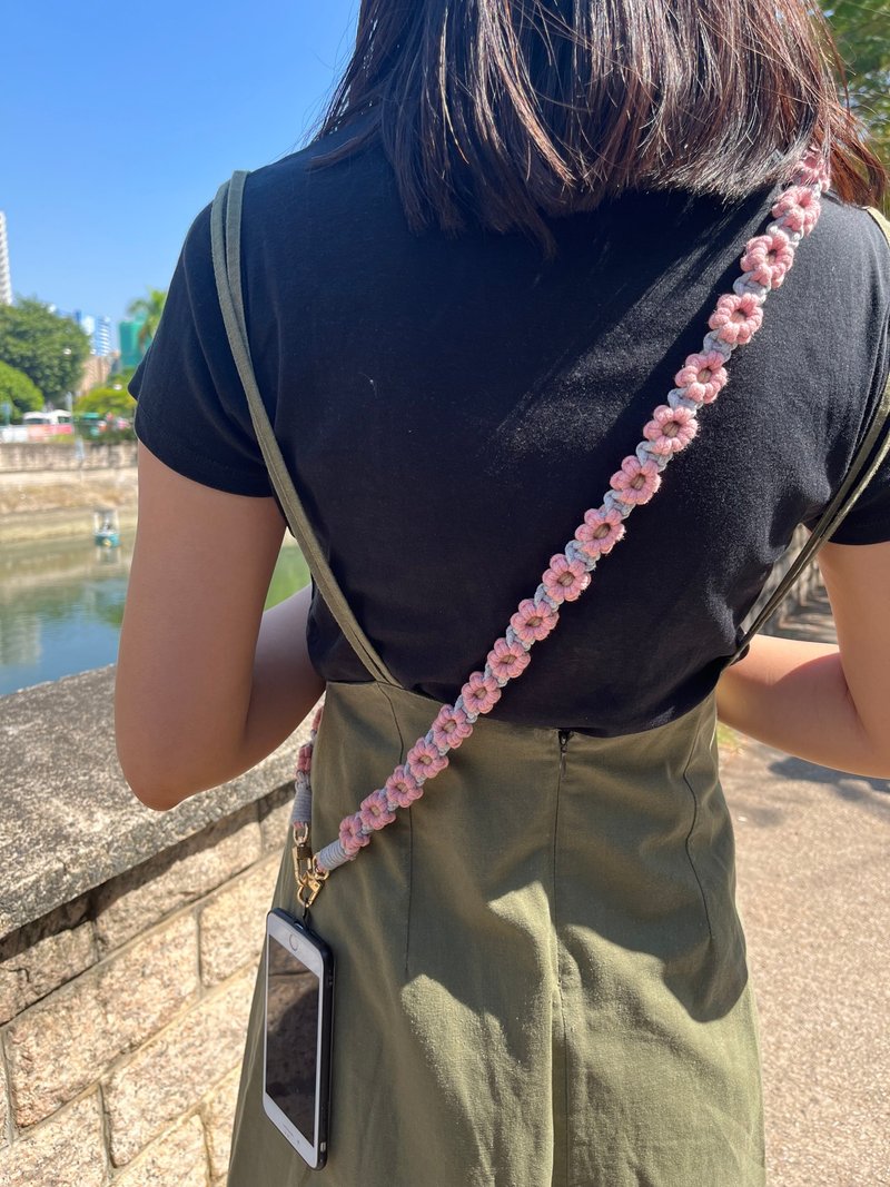 【定制化】单色花瓣 六瓣花花手机挂绳 手工编织电话绳 Macrame - 挂绳/吊绳 - 棉．麻 