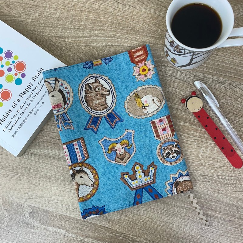 动物奖牌 手作布书衣 布书套 A5/25K 可调式书衣 - 书衣/书套 - 棉．麻 多色