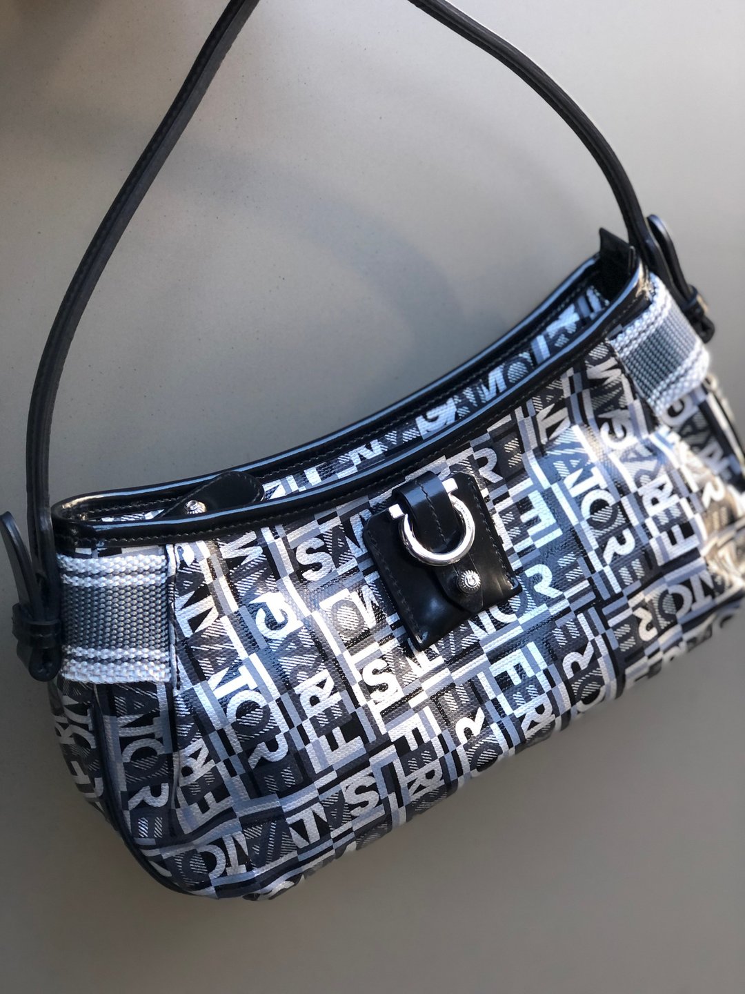 [Famous brand used package shipped directly from Japan] Salvatore Ferragamo logo all over pattern mini bag hobo bag black r8hxan - 手提包/手提袋 - 防水材质 黑色