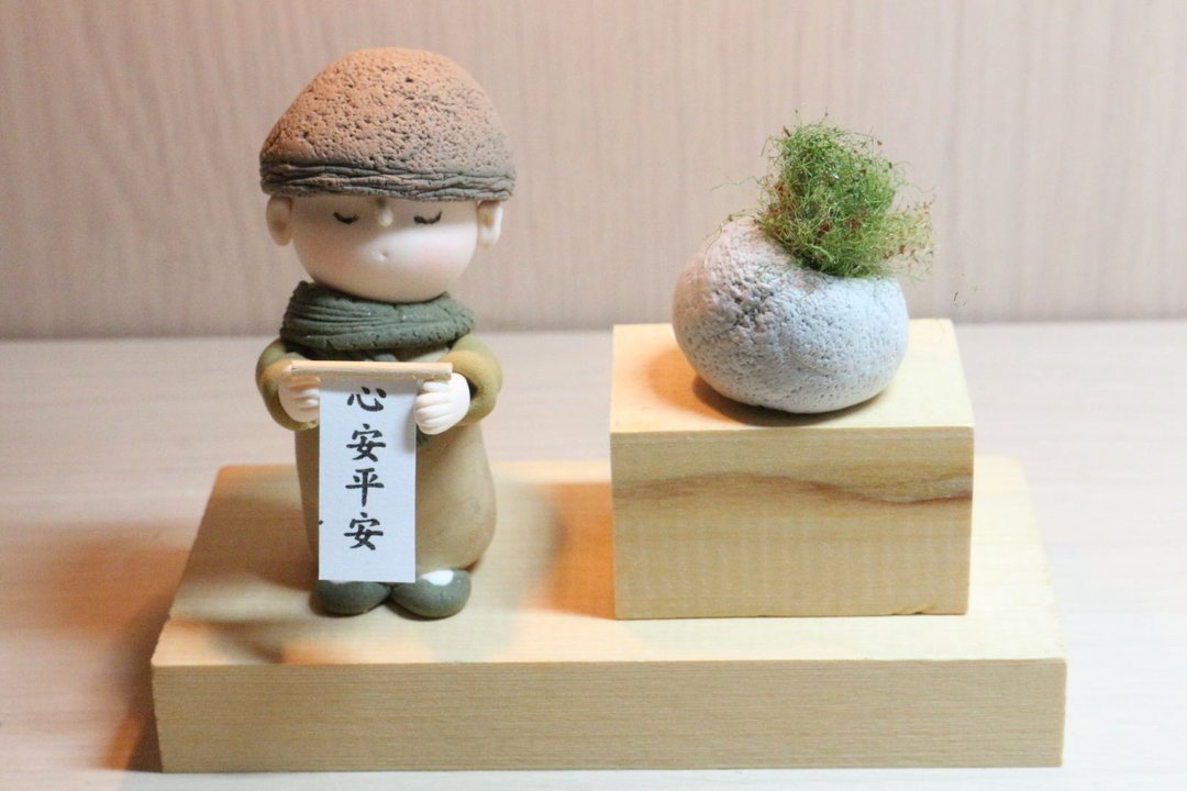 静思小物 手作礼物 小师父系列 心安平安 - 摆饰 - 粘土 卡其色