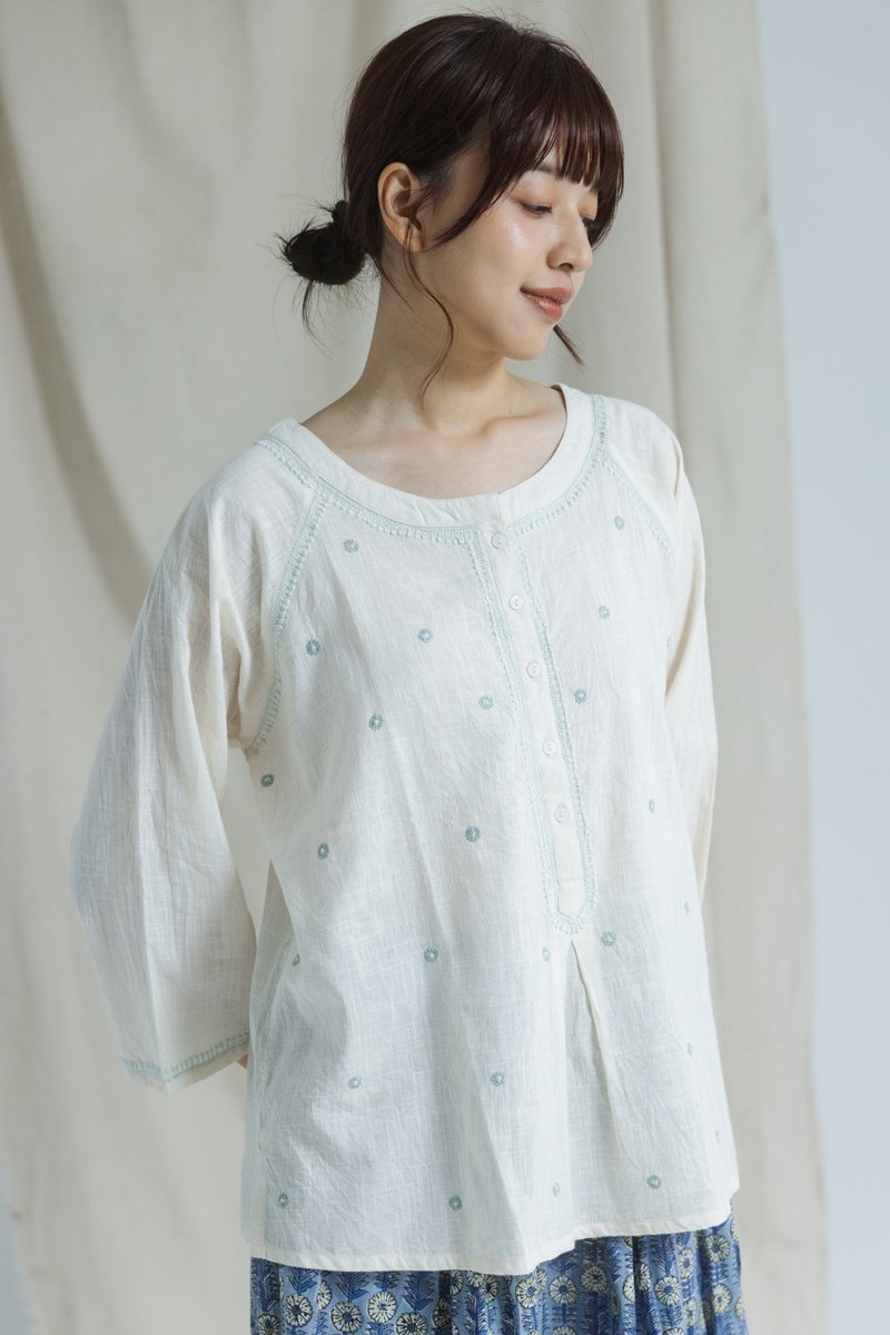 Chikankari 工艺圆领七分袖上衣_冰河蓝 - 女装上衣 - 棉．麻 白色