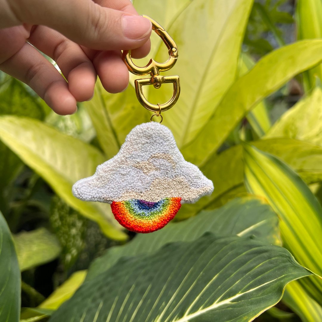 Hand Embroidery Keyring - Rainbow Cloud III - 吊饰 - 绣线 多色