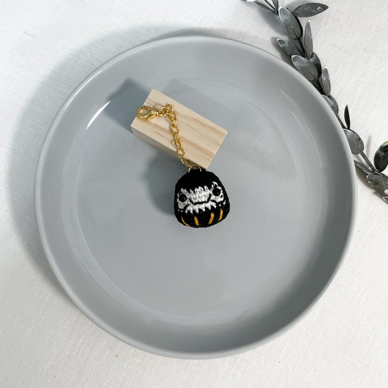 手工编织 | 开运达摩 小吊饰 黑色 黑色达摩 不倒翁 - 吊饰 - 棉．麻 多色