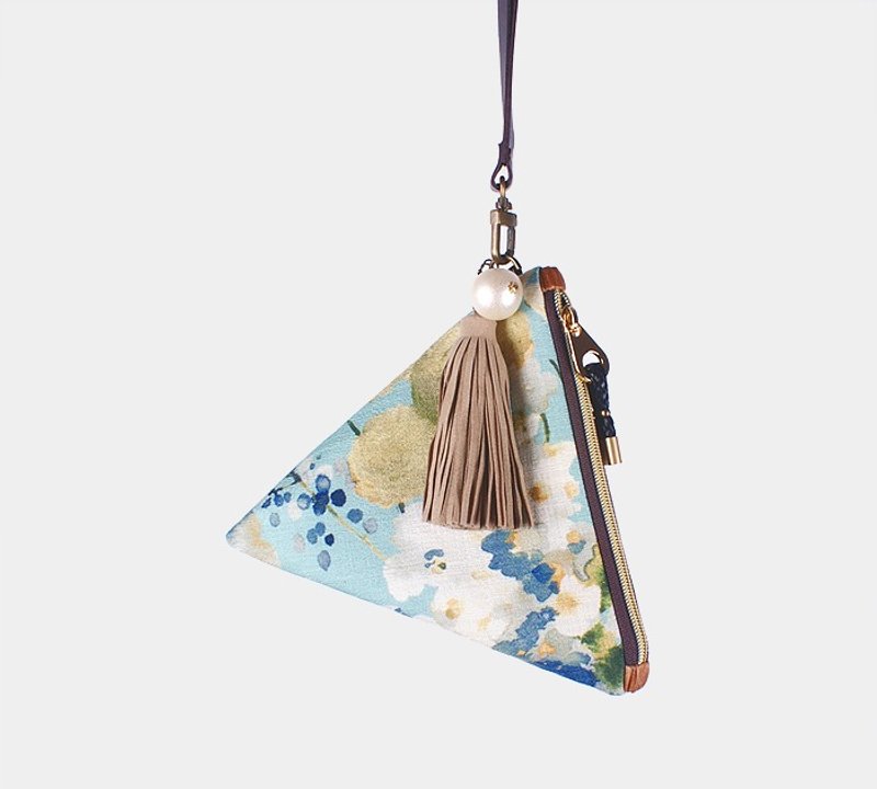 Waltz of the Flowers triangle Clutch Pouch - 化妆包/杂物包 - 其他材质 绿色