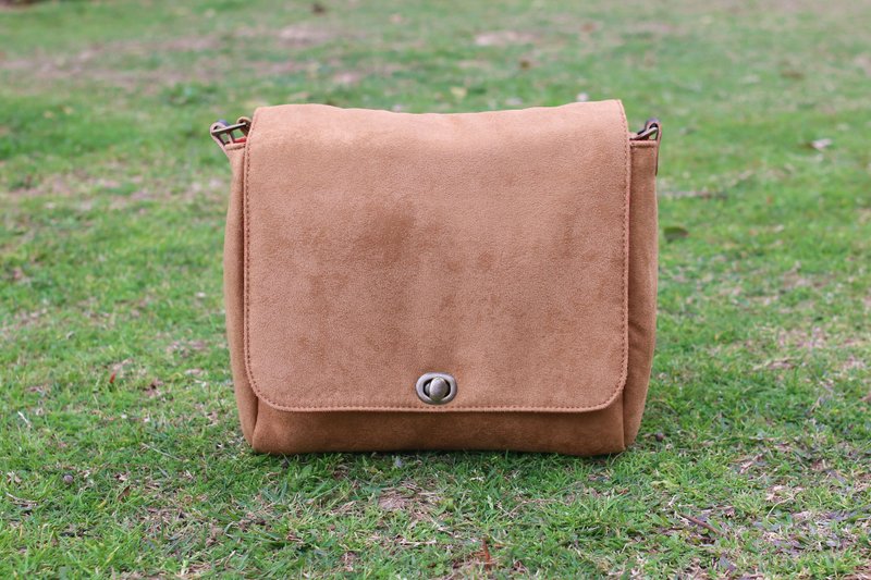 Chez。福利品 -  邮差背背 - 肉桂驼 - 侧背包/斜挎包 - 聚酯纤维 咖啡色