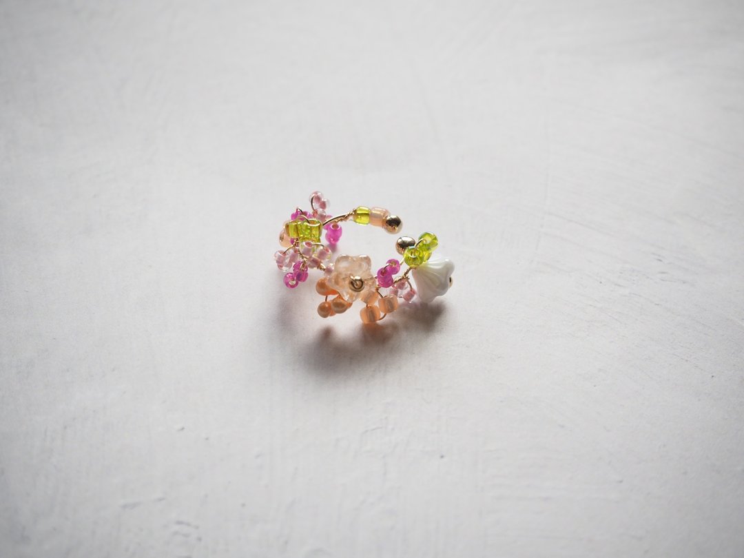 bell flower ear cuff (spring) - 耳环/耳夹 - 其他材质 粉红色