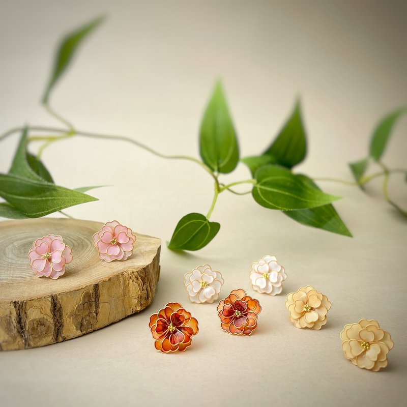 拟山茶花 水晶花耳环 贴耳款 - 耳环/耳夹 - 树脂 多色