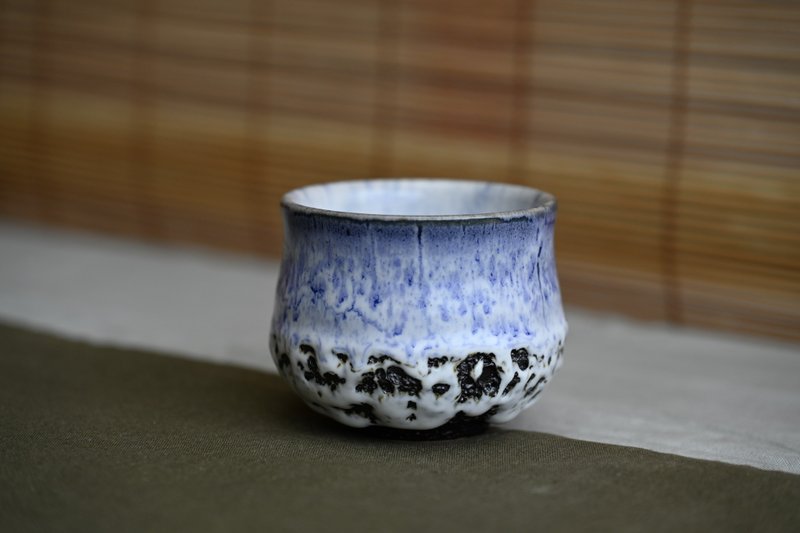 虫蛀雪志野掌中茶碗 - 茶具/茶杯 - 陶 