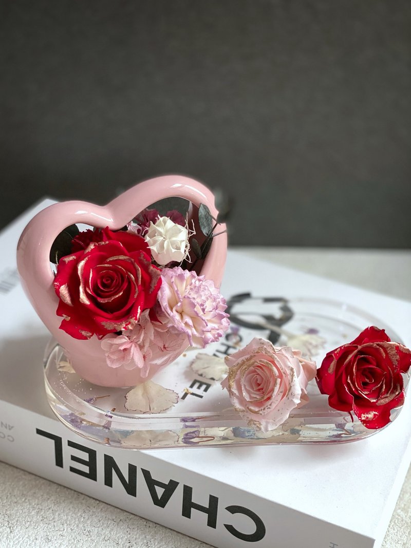 心型提篮 母亲节礼物 康乃馨 玫瑰 永生花 不凋花 桌花 - 摆饰 - 植物．花 多色