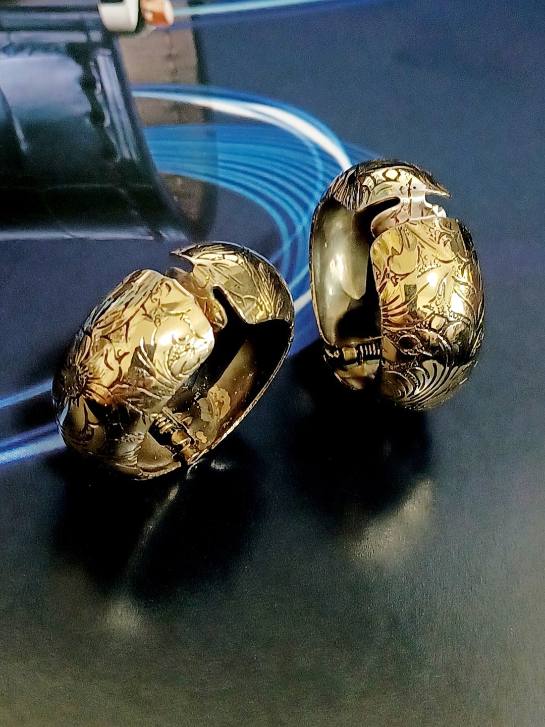vintage jewelry  典雅金色雕花环型 夹式耳环 - 耳环/耳夹 - 其他金属 