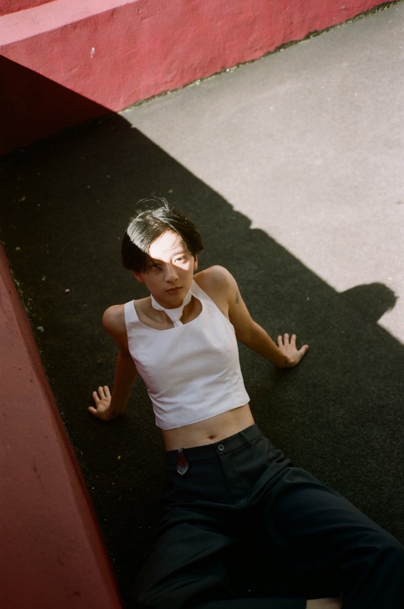 白色打呔背心上衣 - 女装背心 - 棉．麻 白色