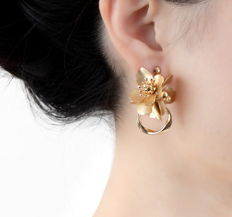 [K14gf] Champagne gold flower and twisted ring earrings (Clip-On can be changed) - 耳环/耳夹 - 其他金属 金色