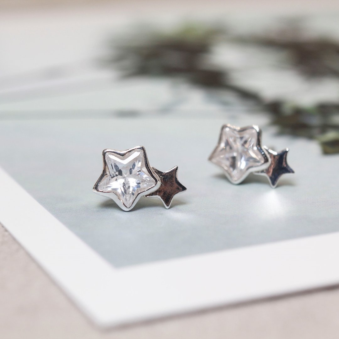 【SWS饰品】排列星星钻耳环 / 新星。贴耳耳环。纯银耳环 - 耳环/耳夹 - 纯银 银色