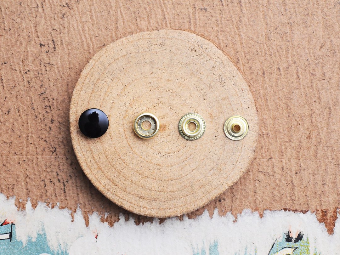 【大跳豆系列—15mm扣面四合扣（4入组）】手工皮革 个人化 皮革DIY 皮革工具 四合扣 啪钮 车缝钮 打钮工具 - 皮件 - 真皮 多色