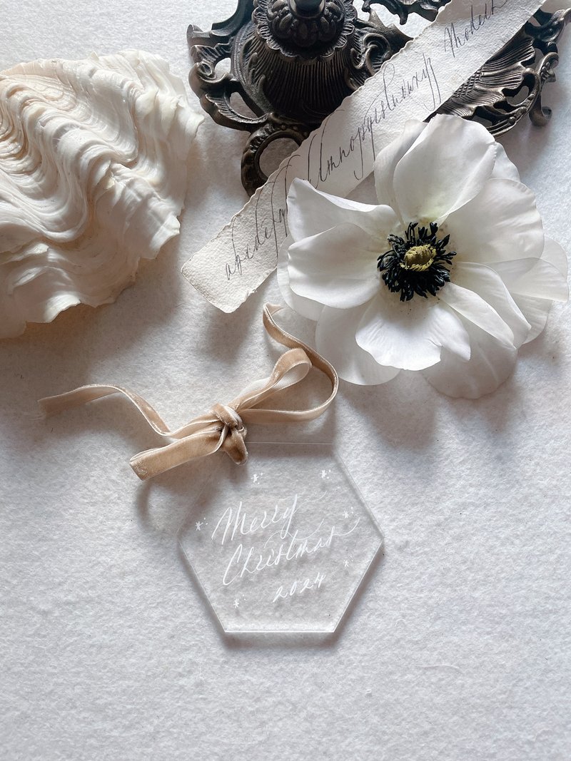 【圣诞礼盒】定制圣诞吊饰 ACRYLIC 配丝绒丝带 - 吊饰 - 塑料 金色