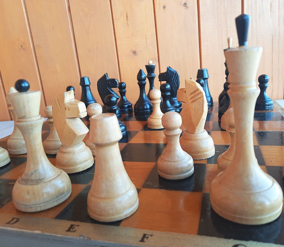 Oredezh wooden Soviet chess set 1970s - middle-sized old chess set USSR - 桌游/玩具 - 木头 