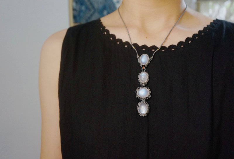 | MC | 天然斯里兰卡月光石项链 蜡线编织 - 项链 - 宝石 银色