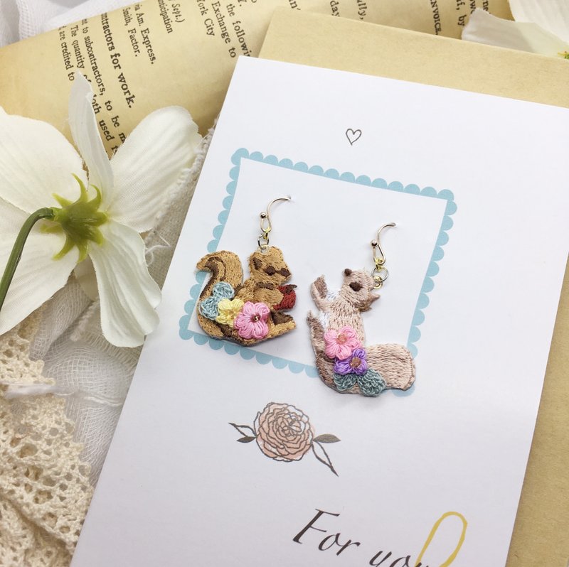 小动物布贴鈎花耳环 燕子 - 耳环/耳夹 - 棉．麻 黄色