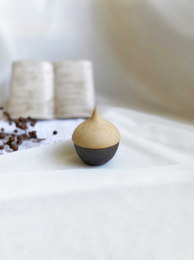 【好日恋物】台湾职人手作陶瓷双色质感栗子茶杯收纳盒 - 收纳用品 - 陶 多色