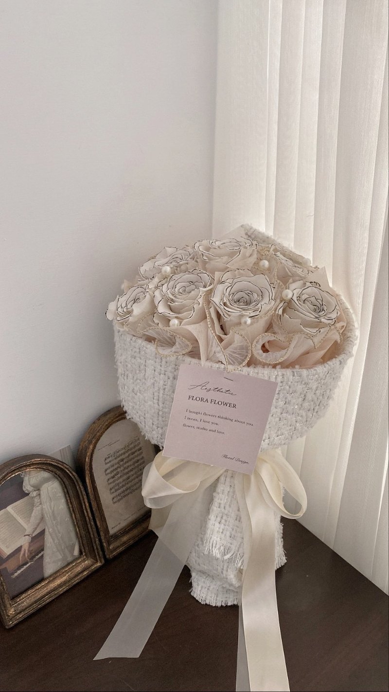 Flora Flower俄罗斯永生花束-香奈儿珍珠(白布/奶茶布/黑布) - 干燥花/捧花 - 植物．花 多色