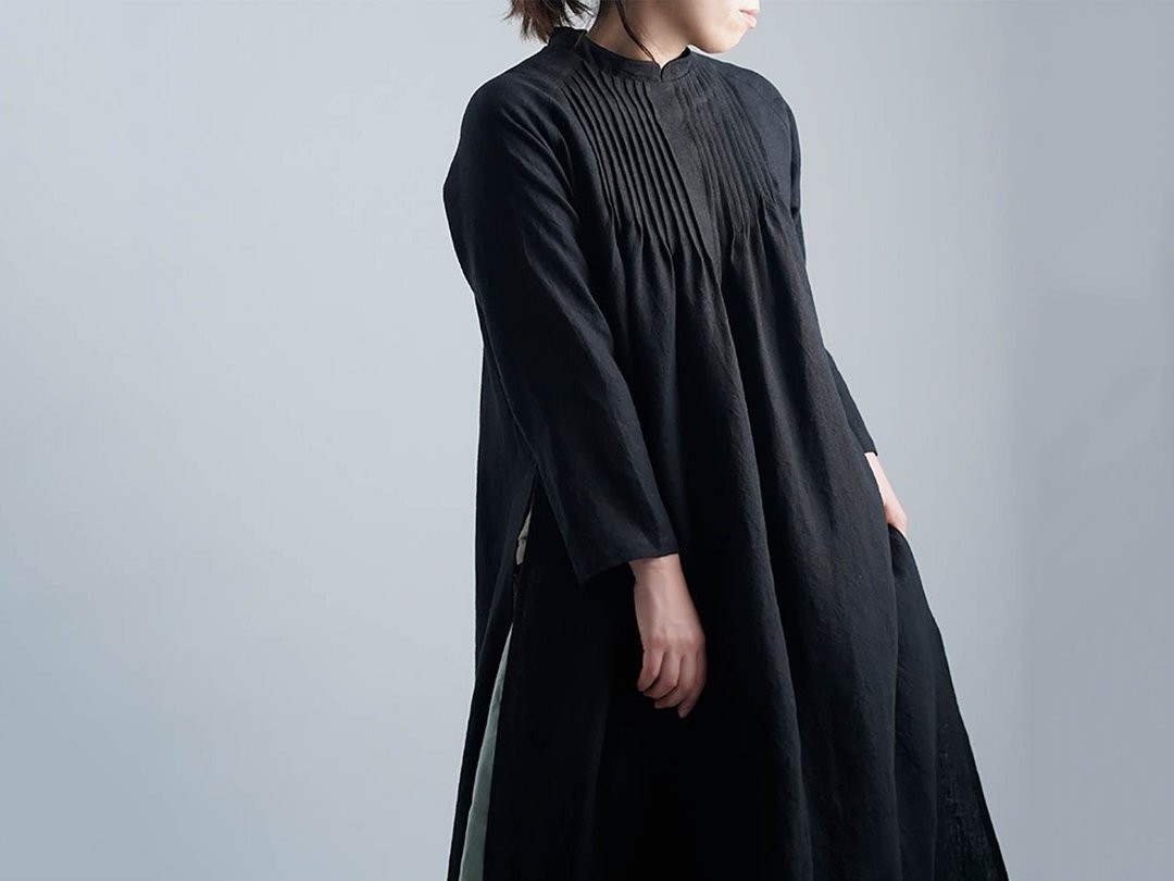 wafu --Midweight Linen Pleated Front Ao Dai Dress / Black a089a-bck2 - 洋装/连衣裙 - 棉．麻 黑色
