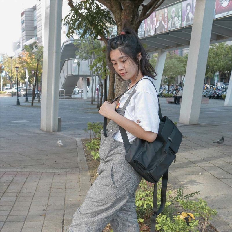 Solis黑雾熏系列女后背包-烟熏黑 - 后背包/双肩包 - 其他材质 黑色