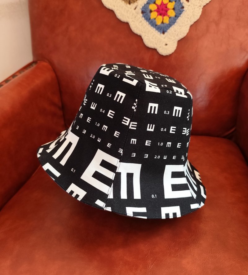 手工双面渔夫帽/短帽檐/遮阳帽/黑色/视力检查表 - 帽子 - 棉．麻 咖啡色