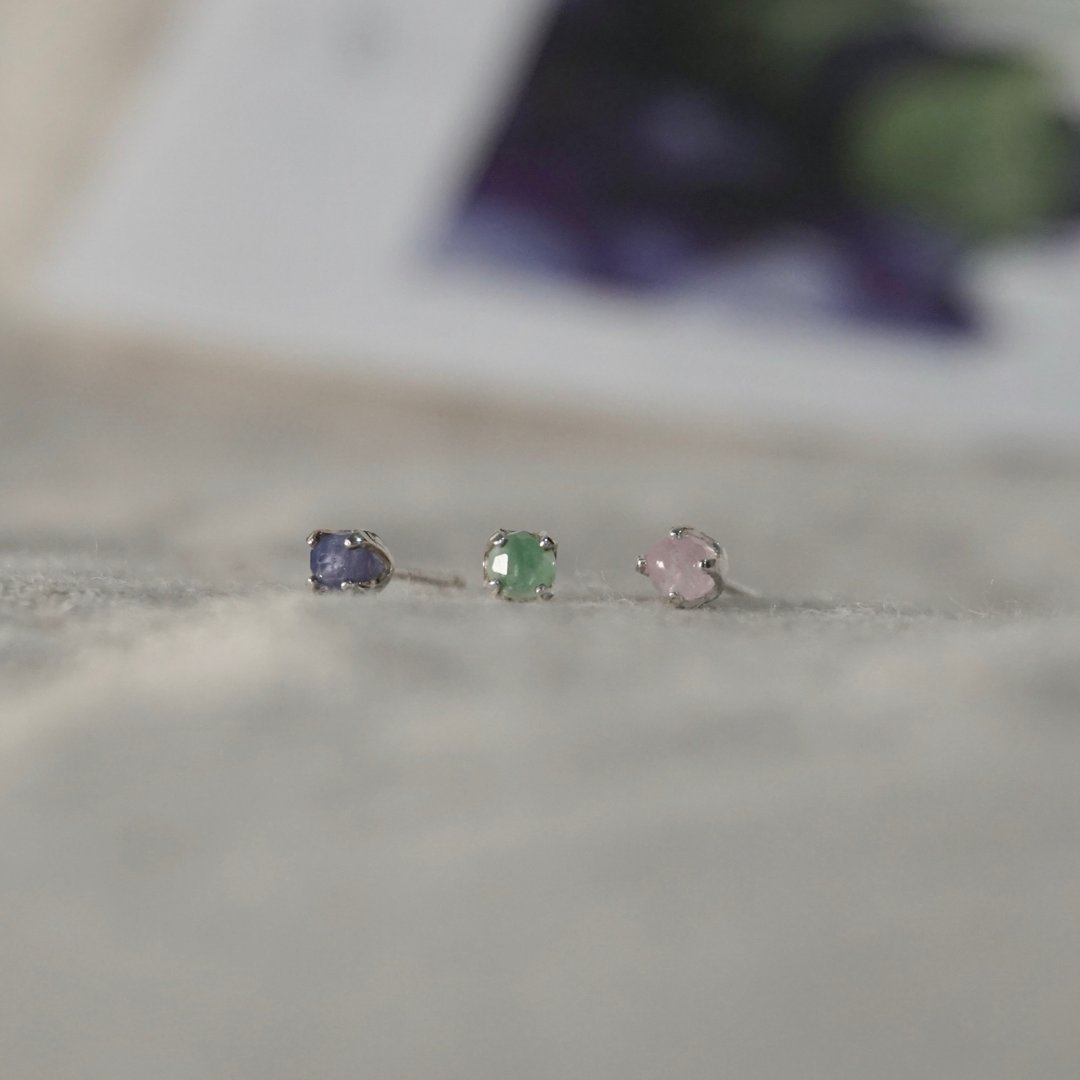3mm 紫锂辉 坦桑石 祖母绿纯银耳针 | 三色耳针-花季系 ER-00008 - 耳环/耳夹 - 纯银 多色