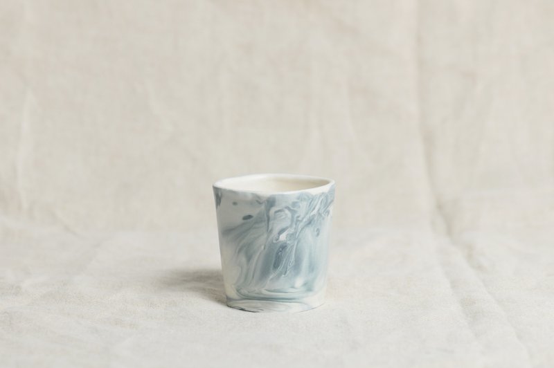 流动的蓝色心灵 - 杯器 - 其他杯子 - 陶 白色