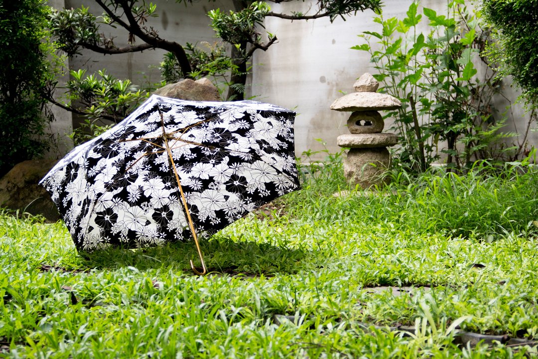 UrbaneUmbrella 轻量日系玫瑰金弯头折伞-气质黑 - 雨伞/雨衣 - 其他人造纤维 多色