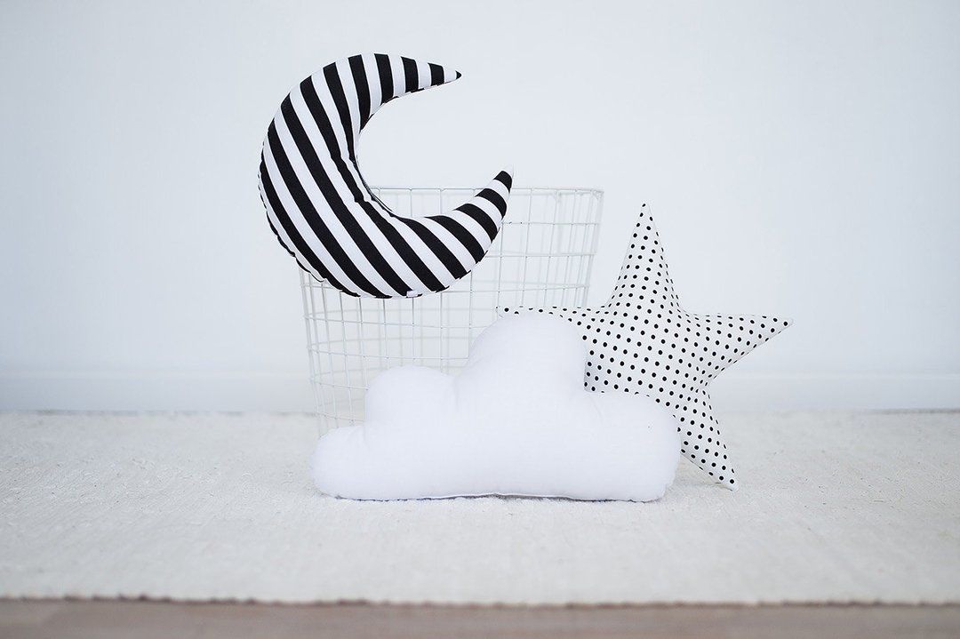 Set of 3! White and black kids shaped pillows moon - star - cloud - 满月礼盒 - 棉 透明