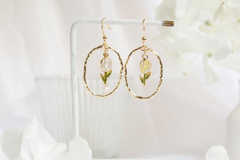 郁金香 法式风格 不对称 夹式耳环 母亲节礼物 4月新品主打星 - 耳环/耳夹 - 珐琅 白色