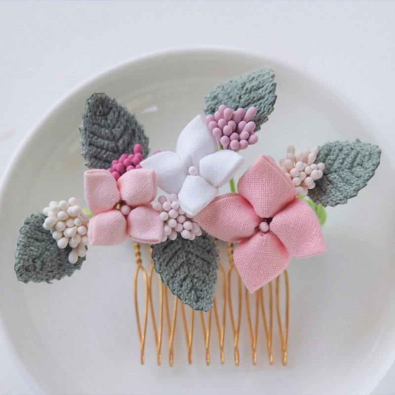 【花嫁】粉红纯白紫阳花绣球花发梳发叉发插 婚礼定制 つまみ细工 - 发饰 - 棉．麻 粉红色