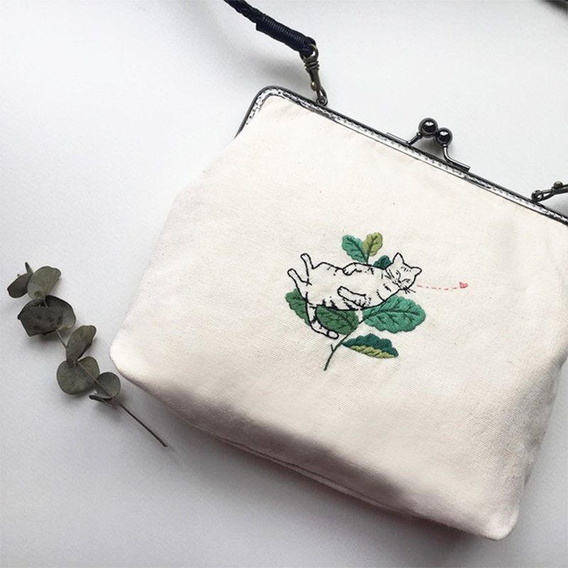 2020限定款  - 有草的猫系列插画  -  手工刺绣口金包 - 侧背包/斜挎包 - 绣线 多色