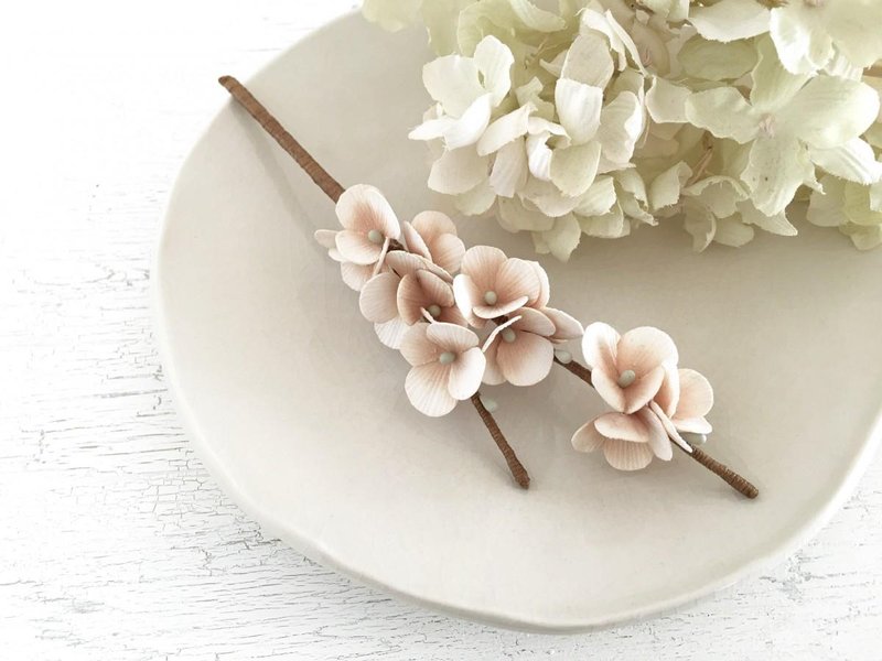 Twig brooch. - Antique ivory - - 胸针 - 棉．麻 白色