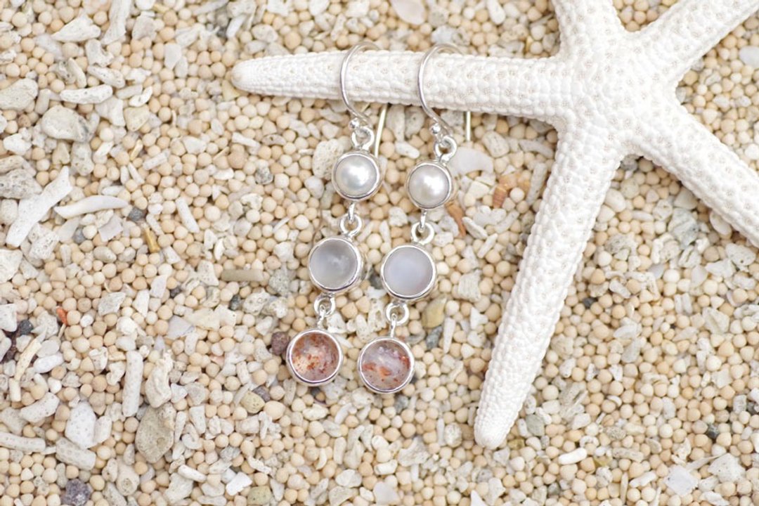 Silver earrings with sunstone, moonstone and freshwater pearls - 耳环/耳夹 - 石头 红色