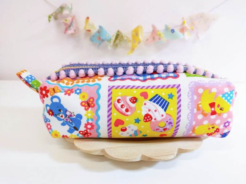 小熊甜点派对胖胖包化妆包收纳包笔袋 - 化妆包/杂物包 - 棉．麻 