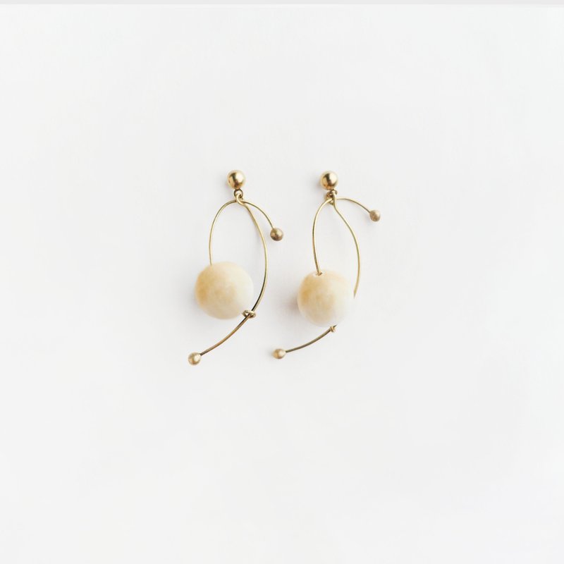 谩舞耳环 (beige) - Dancing Earrings (beige) - 耳环/耳夹 - 宝石 金色