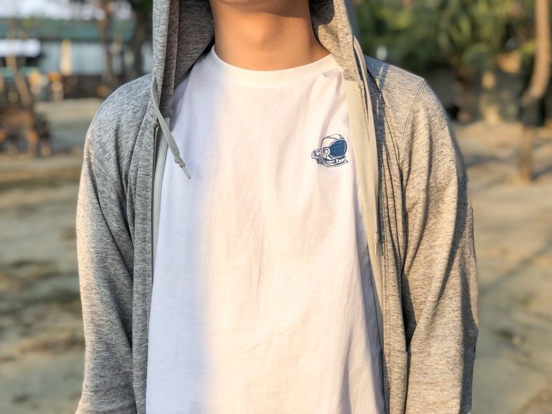 太空人 手工绢印 短袖t恤 - 中性连帽卫衣/T 恤 - 棉．麻 
