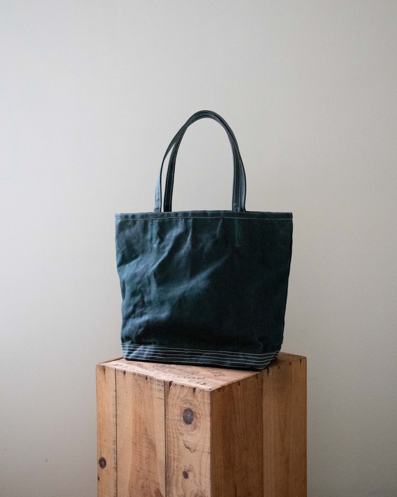 雨天对策 台湾厚磅蜡帆布 大容量托特包 | 雾蓝绿 - 侧背包/斜挎包 - 棉．麻 绿色