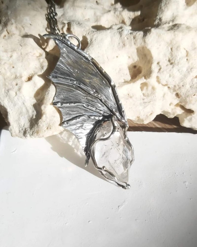 赫基蒙白水晶 龙翼金工手作设计坠子 - 项链 - 纯银 