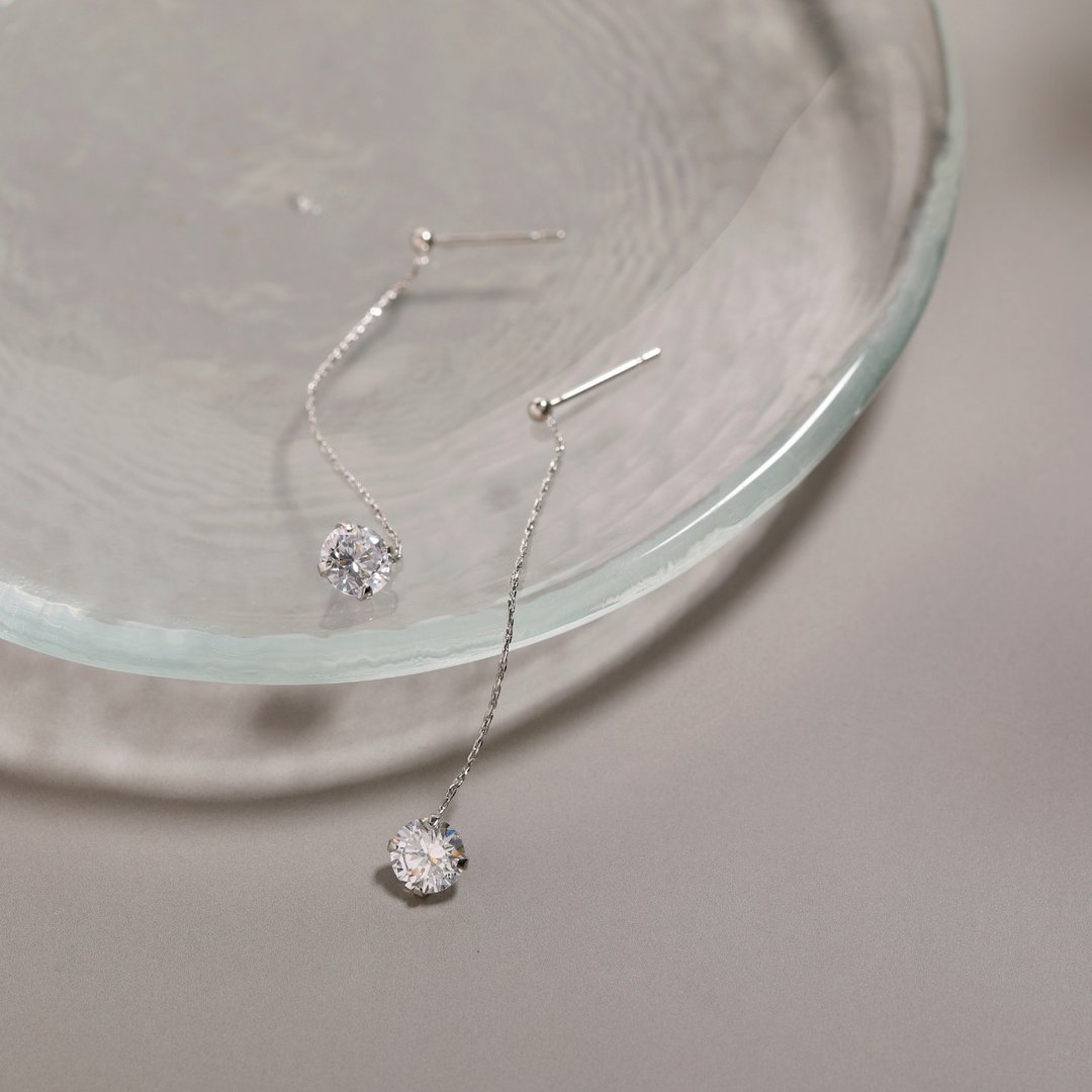 sway-round pierced earring SV 无镍耳环 垂坠锆石时髦简约设计 银色  ર rhodium - 耳环/耳夹 - 其他金属 银色